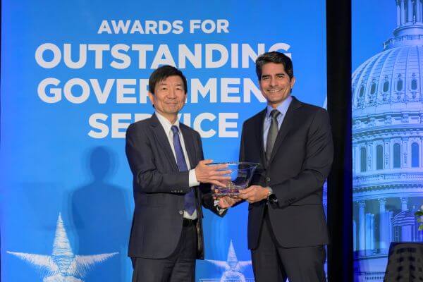 Haung 1977 600 Haung 1977 600